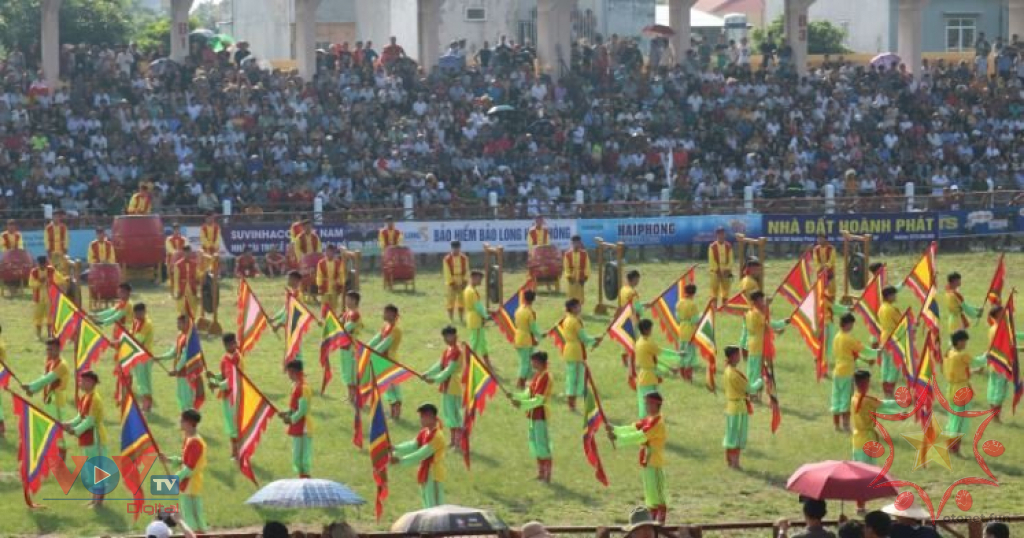 Múa cờ lễ hội chọi trâu