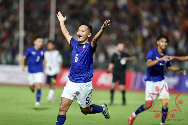 Chou Sinti cầu thủ đã ghi 2 bàn thắng mở màn cho chiến thắng bốn sao của Campuchia