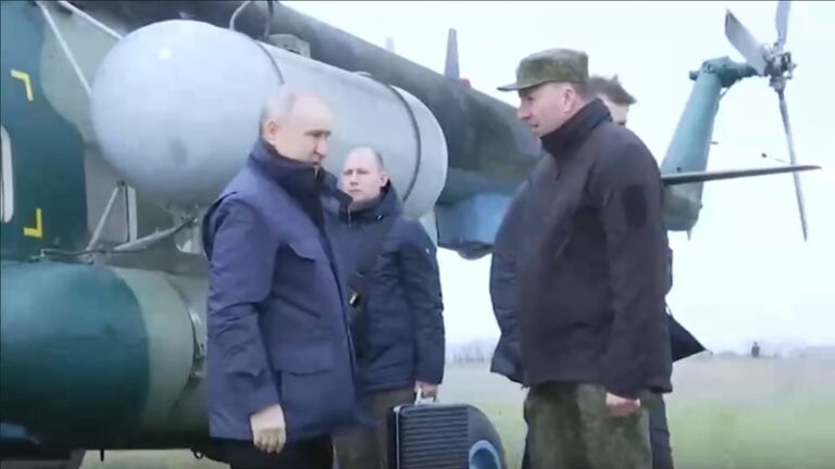 Tổng thống Putin thăm quân đội Nga tại trụ sở quân sự ở Kherson