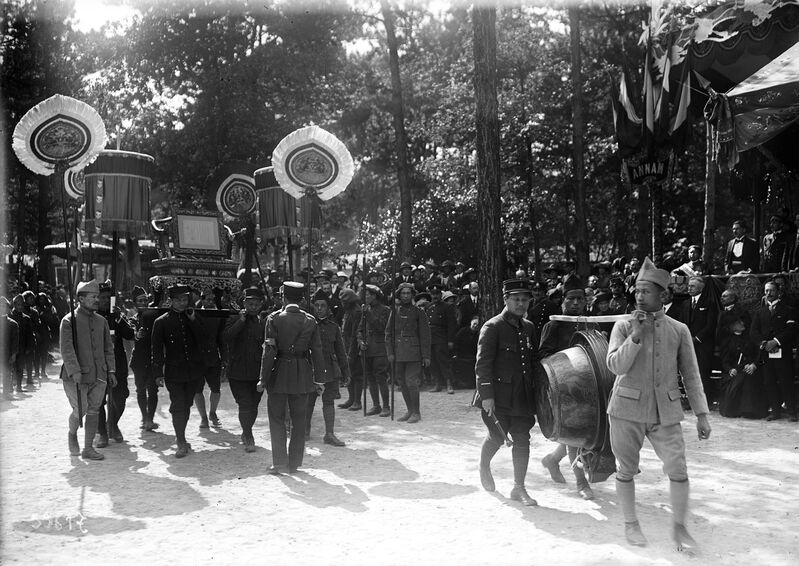 Rước sắc chỉ của Hoàng đế Annam Rước sắc chỉ của Hoàng đế Annam