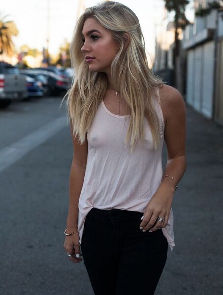 Girl Without Bra Wallpaper For Mobile2