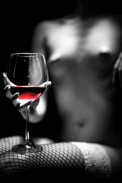 nude woman red wine johan swanepoel