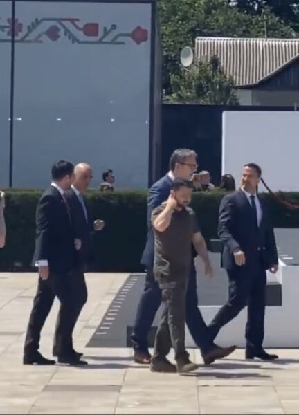 9AA60252 8815 417C 98E0 9A6EA0F0D92E 9AA60252 8815 417C 98E0 9A6EA0F0D92E