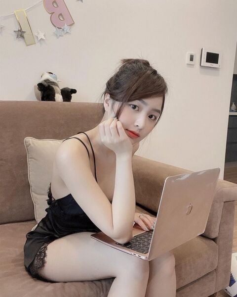 6506A14C 1DEA 4074 B2FD AF2D5E99032C