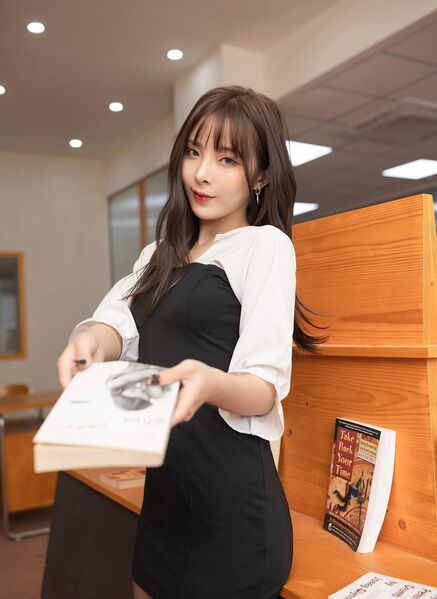 XIUREN No 2948 Chen Xiao Miao Crop1